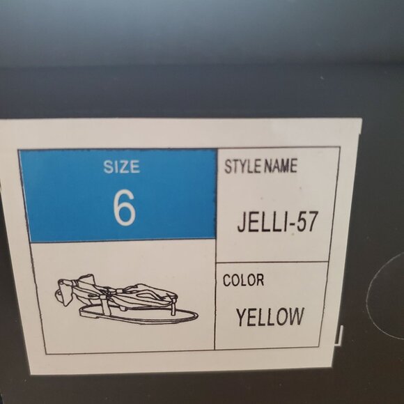 Liliana women's Flat Sandals Neon Yellow Color flat strappy Size 6 New with box - Picture 13 of 13